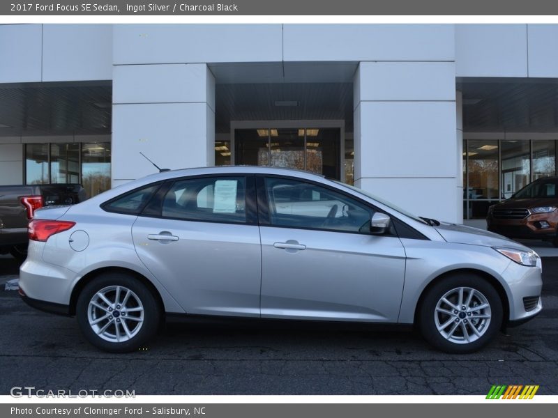  2017 Focus SE Sedan Ingot Silver