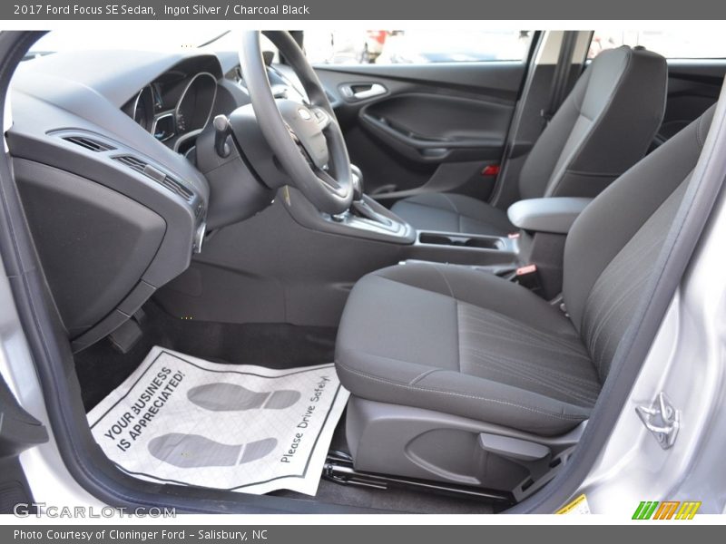  2017 Focus SE Sedan Charcoal Black Interior