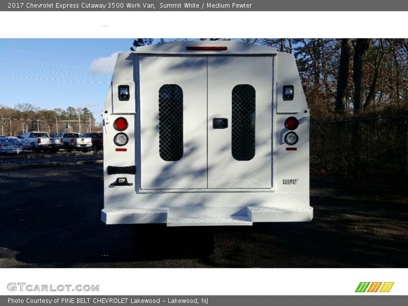 Summit White / Medium Pewter 2017 Chevrolet Express Cutaway 3500 Work Van