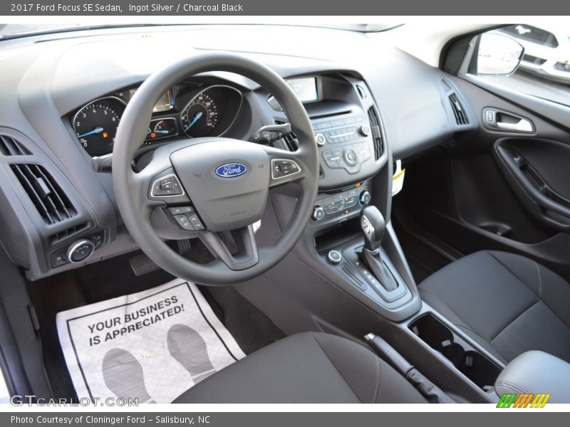  2017 Focus SE Sedan Charcoal Black Interior
