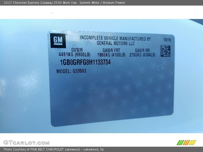 Summit White / Medium Pewter 2017 Chevrolet Express Cutaway 3500 Work Van