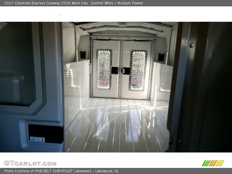 Summit White / Medium Pewter 2017 Chevrolet Express Cutaway 3500 Work Van