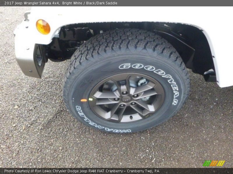 Bright White / Black/Dark Saddle 2017 Jeep Wrangler Sahara 4x4