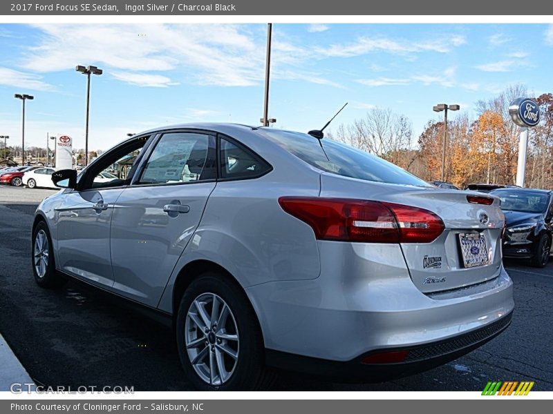 Ingot Silver / Charcoal Black 2017 Ford Focus SE Sedan