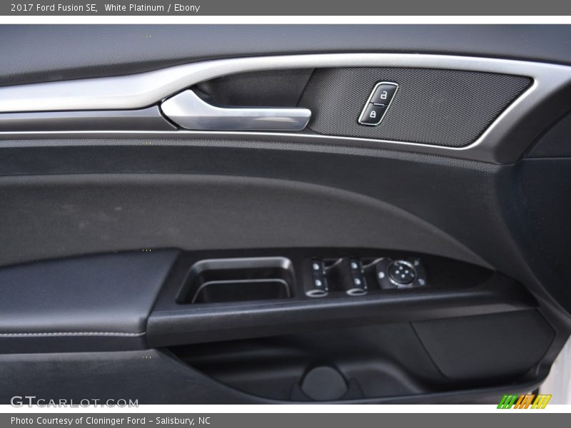 White Platinum / Ebony 2017 Ford Fusion SE