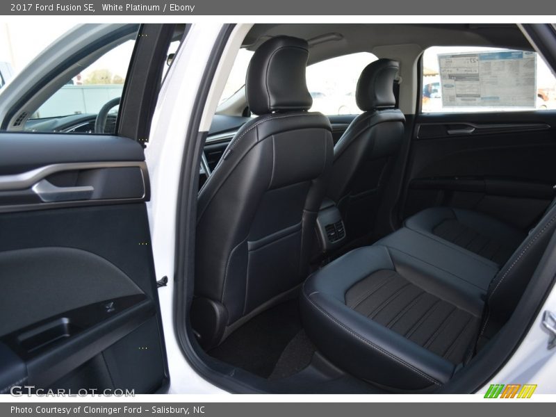 White Platinum / Ebony 2017 Ford Fusion SE