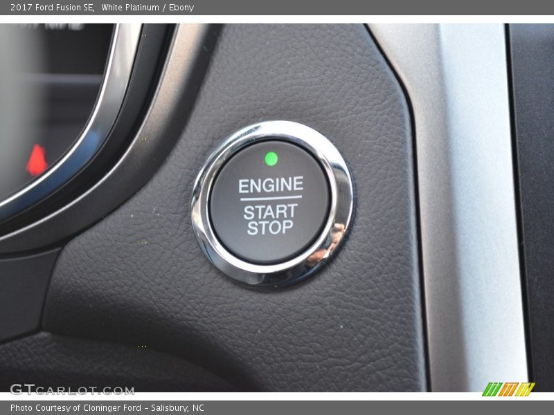 White Platinum / Ebony 2017 Ford Fusion SE