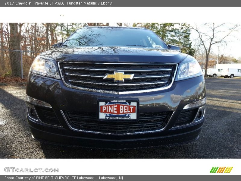 Tungsten Metallic / Ebony 2017 Chevrolet Traverse LT AWD