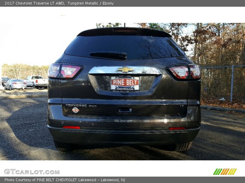 Tungsten Metallic / Ebony 2017 Chevrolet Traverse LT AWD