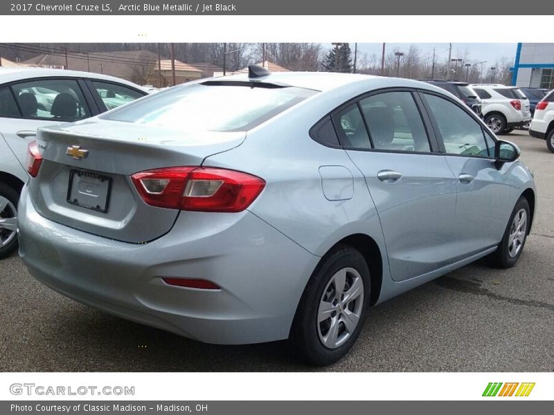Arctic Blue Metallic / Jet Black 2017 Chevrolet Cruze LS