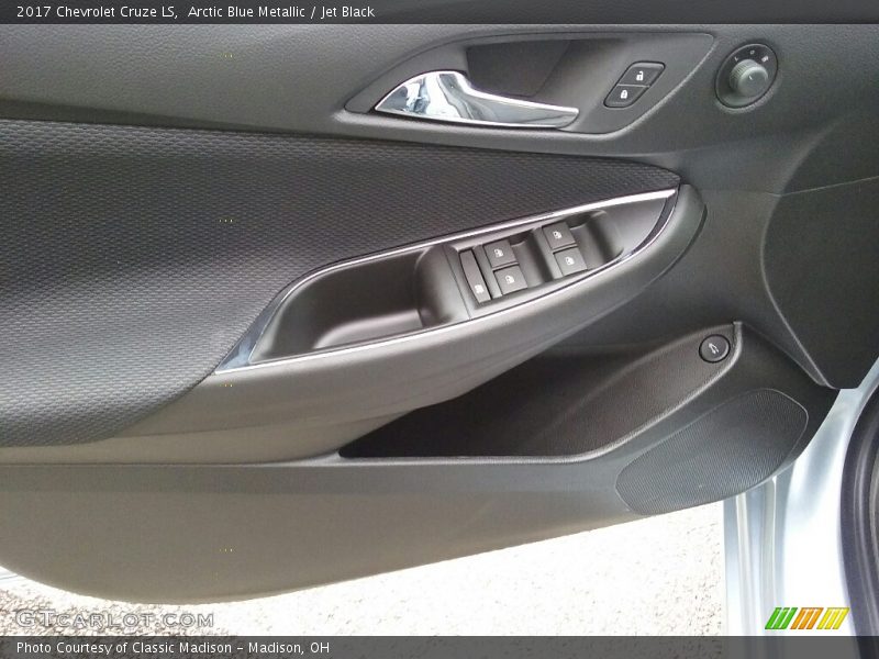 Arctic Blue Metallic / Jet Black 2017 Chevrolet Cruze LS