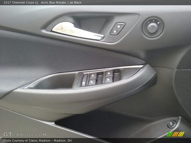 Arctic Blue Metallic / Jet Black 2017 Chevrolet Cruze LS