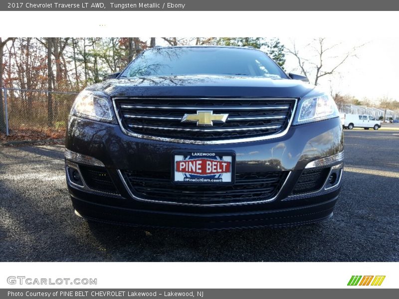 Tungsten Metallic / Ebony 2017 Chevrolet Traverse LT AWD