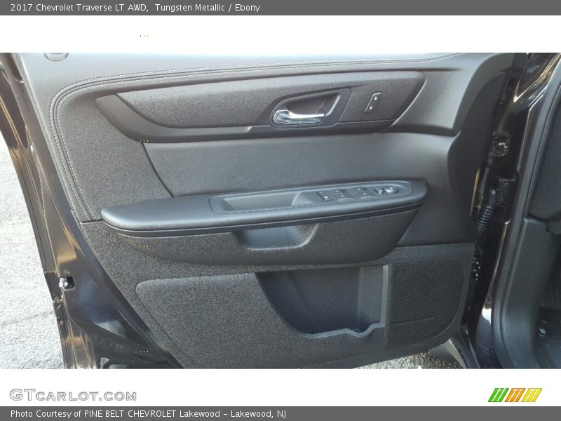 Tungsten Metallic / Ebony 2017 Chevrolet Traverse LT AWD