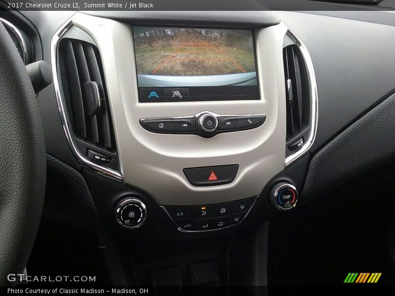 Summit White / Jet Black 2017 Chevrolet Cruze LS