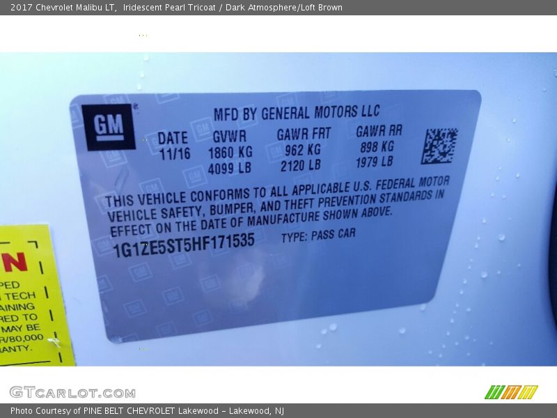 Iridescent Pearl Tricoat / Dark Atmosphere/Loft Brown 2017 Chevrolet Malibu LT