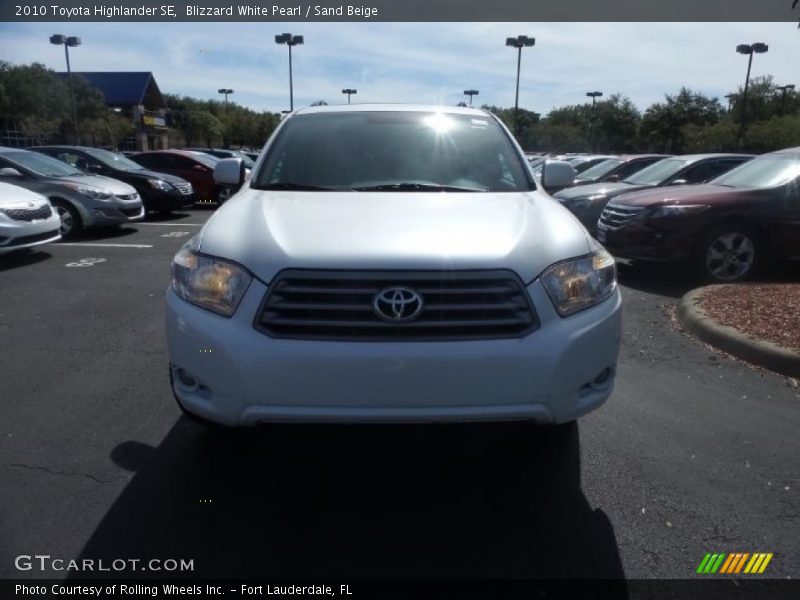 Blizzard White Pearl / Sand Beige 2010 Toyota Highlander SE