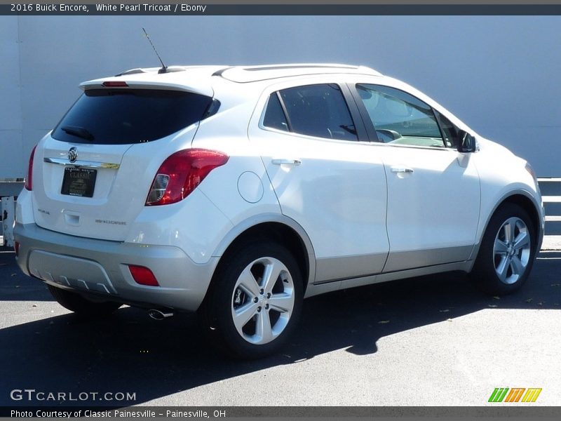 White Pearl Tricoat / Ebony 2016 Buick Encore
