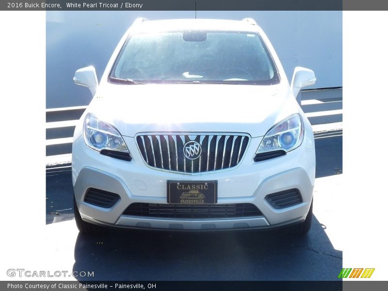 White Pearl Tricoat / Ebony 2016 Buick Encore