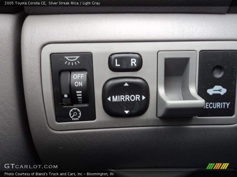 Silver Streak Mica / Light Gray 2005 Toyota Corolla CE