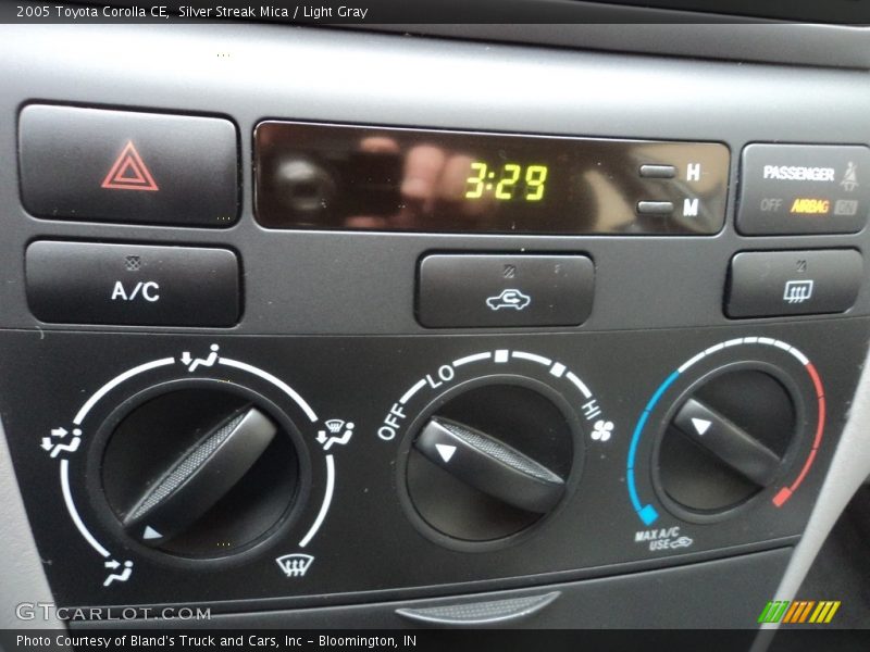 Silver Streak Mica / Light Gray 2005 Toyota Corolla CE