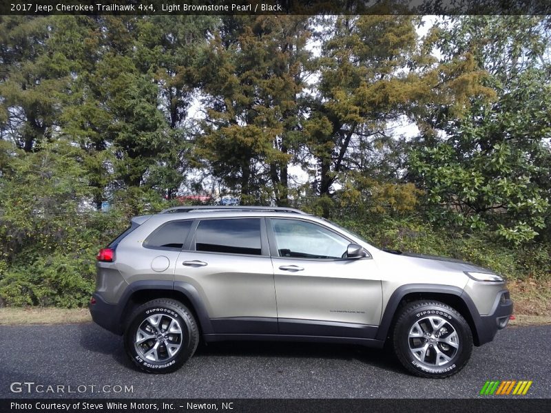  2017 Cherokee Trailhawk 4x4 Light Brownstone Pearl