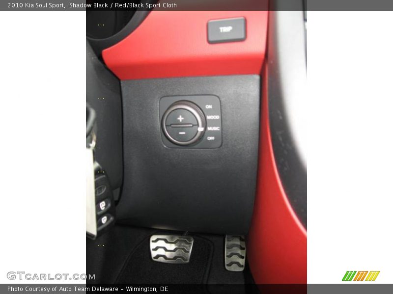 Shadow Black / Red/Black Sport Cloth 2010 Kia Soul Sport