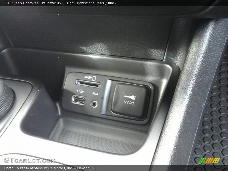 Light Brownstone Pearl / Black 2017 Jeep Cherokee Trailhawk 4x4