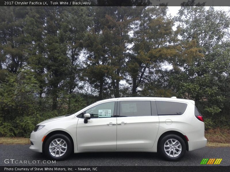 Tusk White / Black/Alloy 2017 Chrysler Pacifica LX
