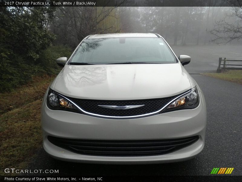 Tusk White / Black/Alloy 2017 Chrysler Pacifica LX
