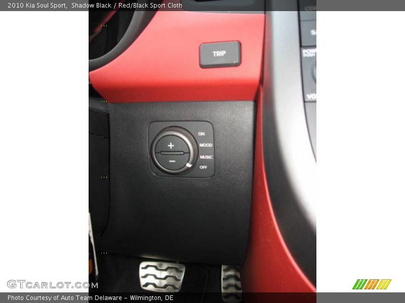 Shadow Black / Red/Black Sport Cloth 2010 Kia Soul Sport