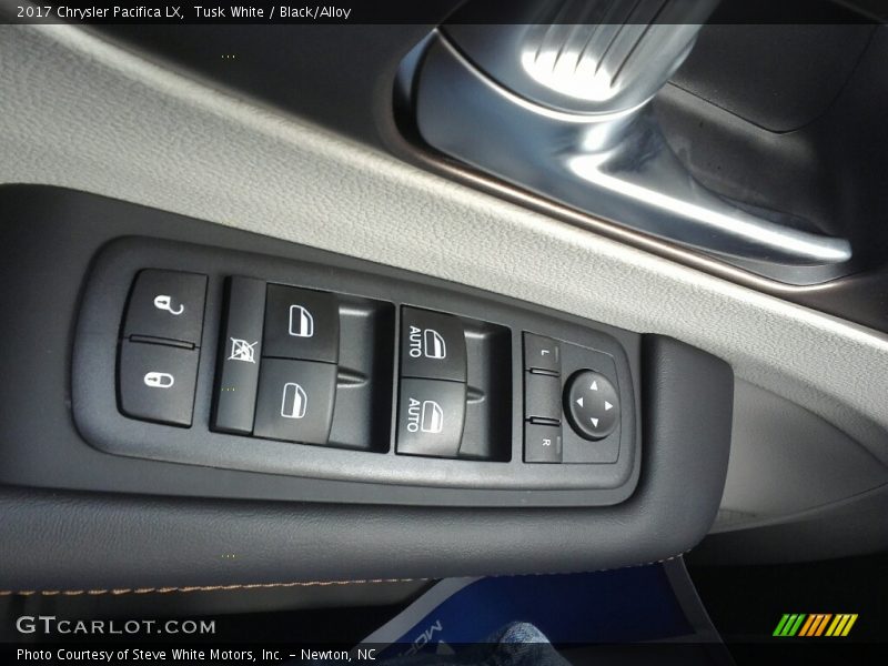 Tusk White / Black/Alloy 2017 Chrysler Pacifica LX