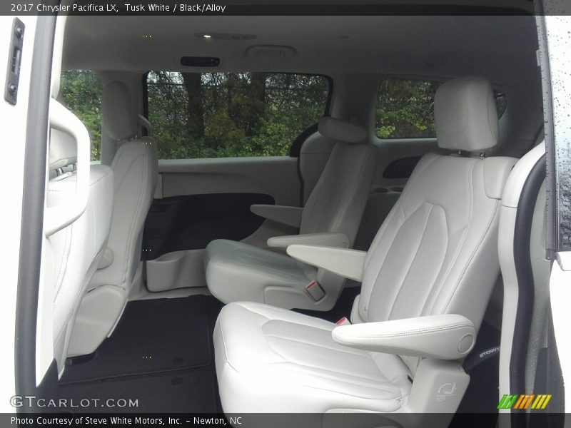 Tusk White / Black/Alloy 2017 Chrysler Pacifica LX