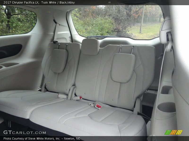 Tusk White / Black/Alloy 2017 Chrysler Pacifica LX