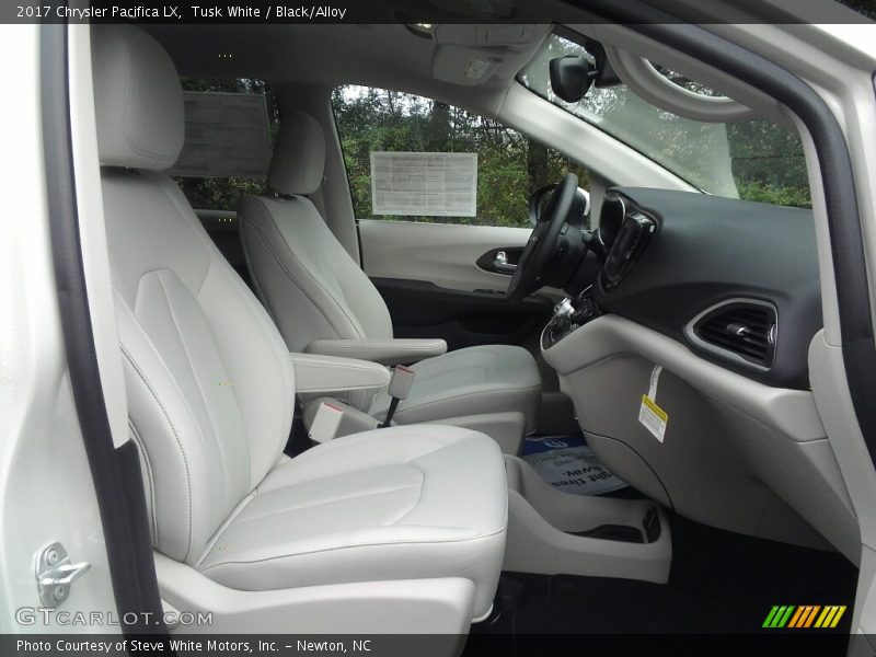 Tusk White / Black/Alloy 2017 Chrysler Pacifica LX