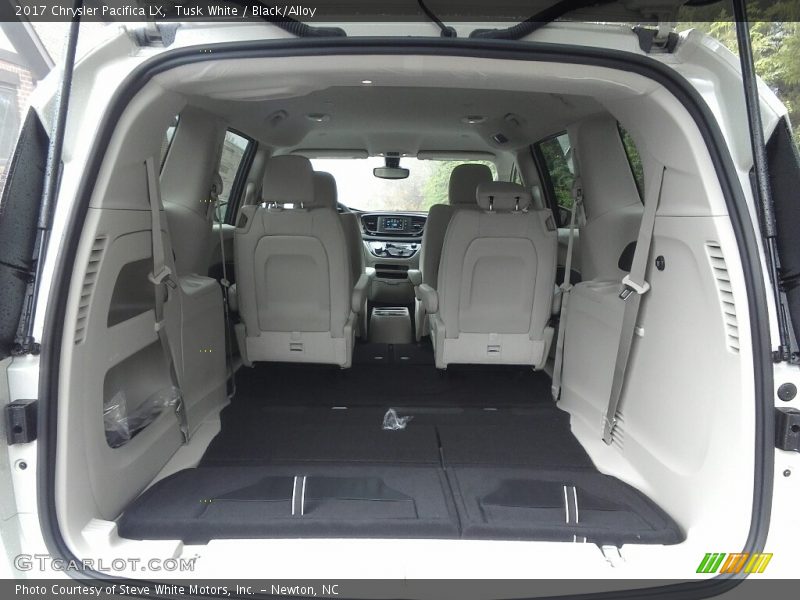 Tusk White / Black/Alloy 2017 Chrysler Pacifica LX
