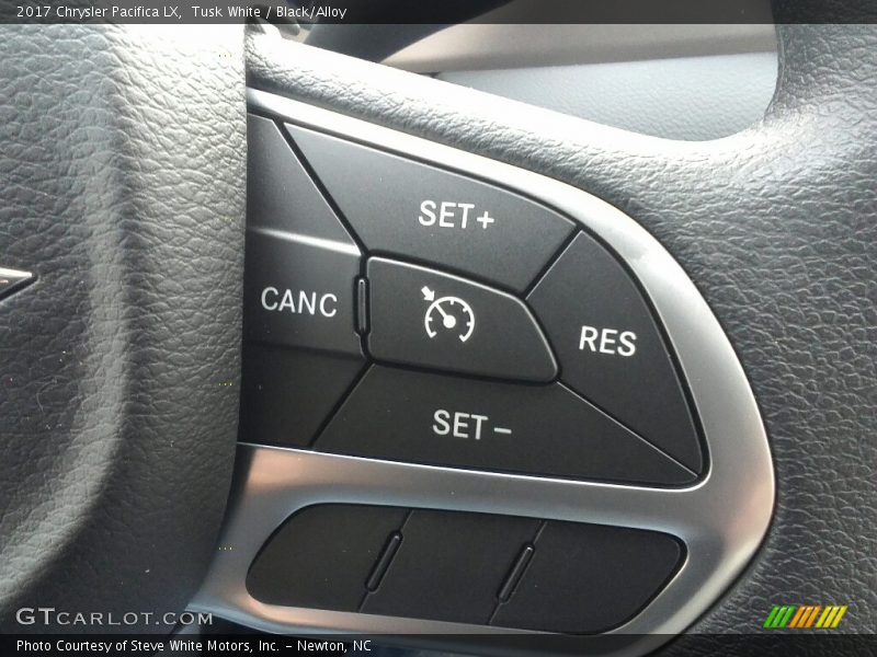 Tusk White / Black/Alloy 2017 Chrysler Pacifica LX