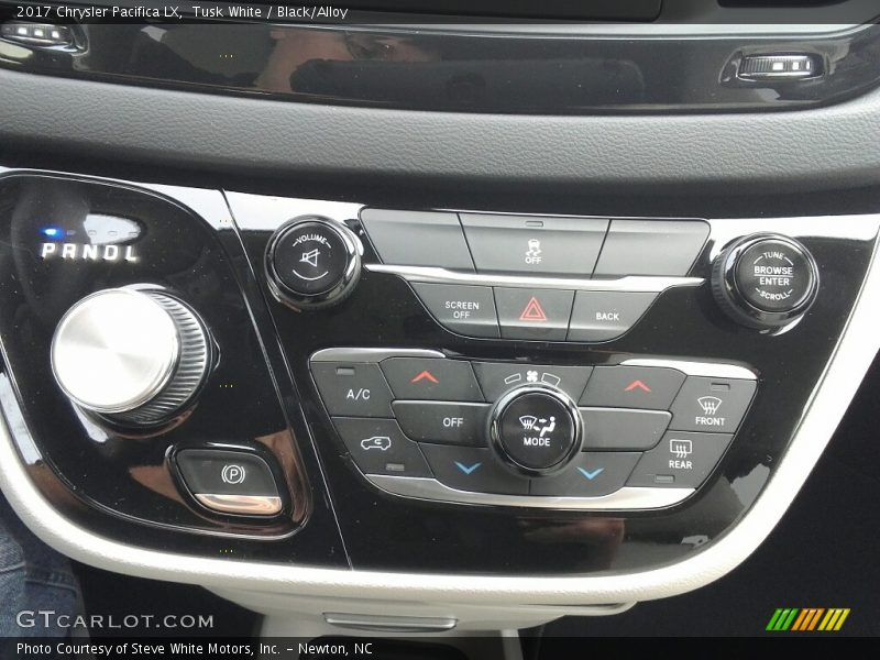 Tusk White / Black/Alloy 2017 Chrysler Pacifica LX