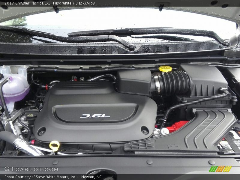 Tusk White / Black/Alloy 2017 Chrysler Pacifica LX