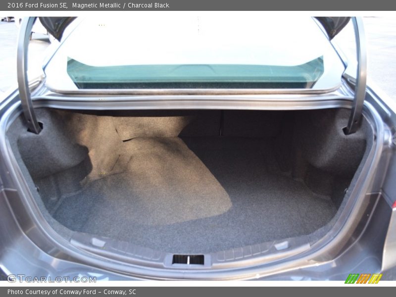 Magnetic Metallic / Charcoal Black 2016 Ford Fusion SE
