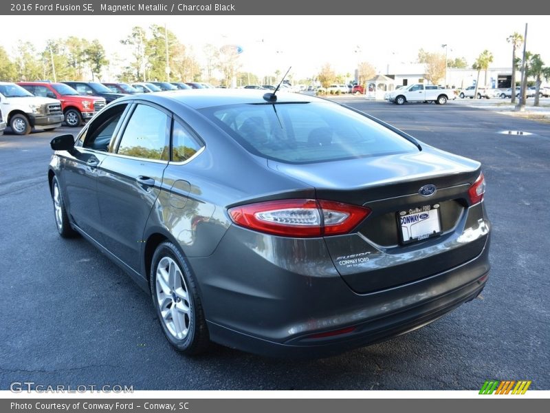 Magnetic Metallic / Charcoal Black 2016 Ford Fusion SE