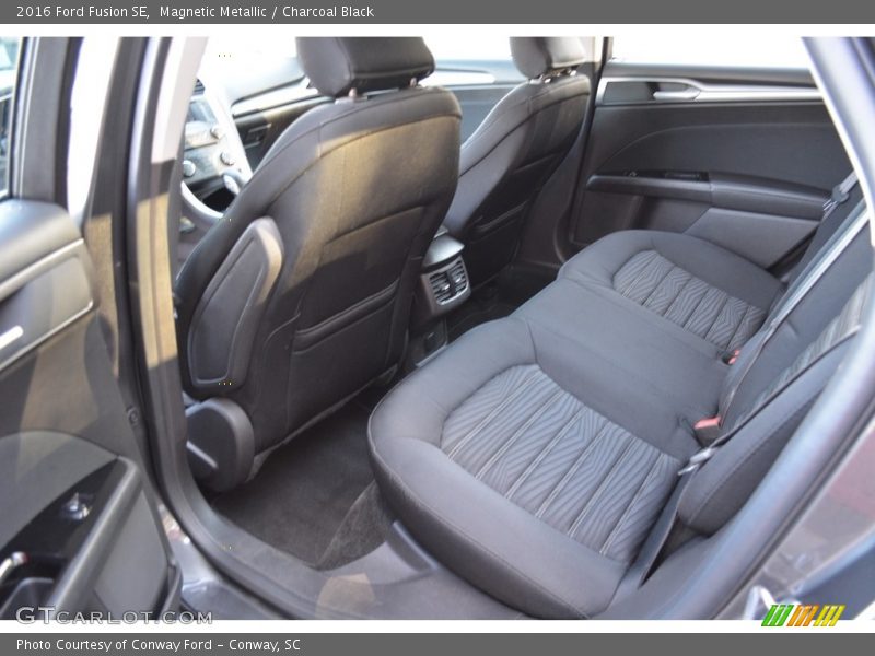 Magnetic Metallic / Charcoal Black 2016 Ford Fusion SE