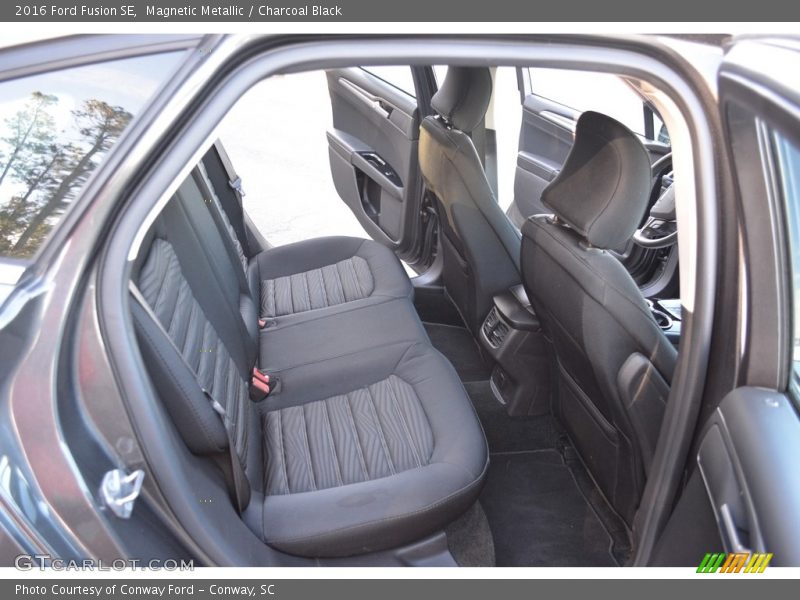 Magnetic Metallic / Charcoal Black 2016 Ford Fusion SE