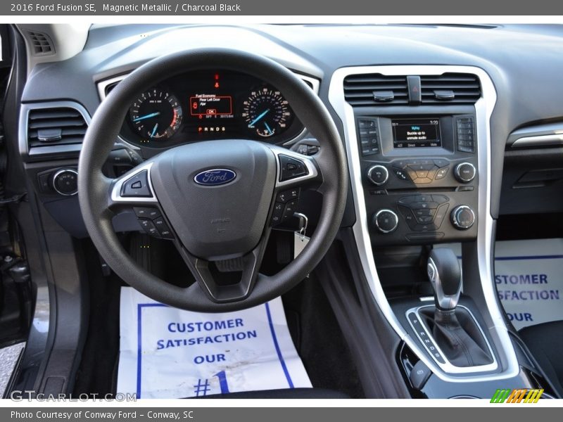 Magnetic Metallic / Charcoal Black 2016 Ford Fusion SE