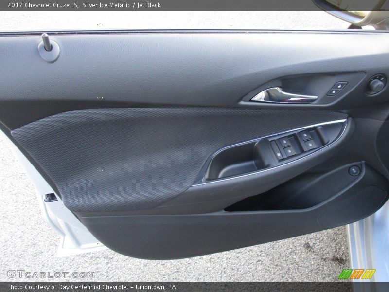 Silver Ice Metallic / Jet Black 2017 Chevrolet Cruze LS