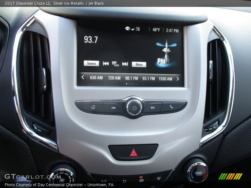 Silver Ice Metallic / Jet Black 2017 Chevrolet Cruze LS