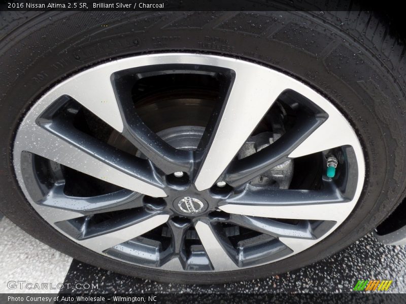 Brilliant Silver / Charcoal 2016 Nissan Altima 2.5 SR