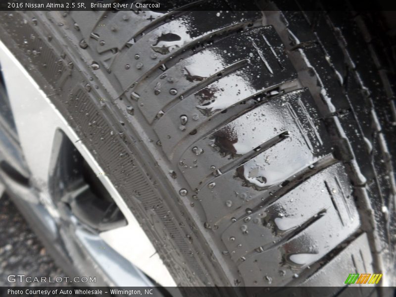 Brilliant Silver / Charcoal 2016 Nissan Altima 2.5 SR
