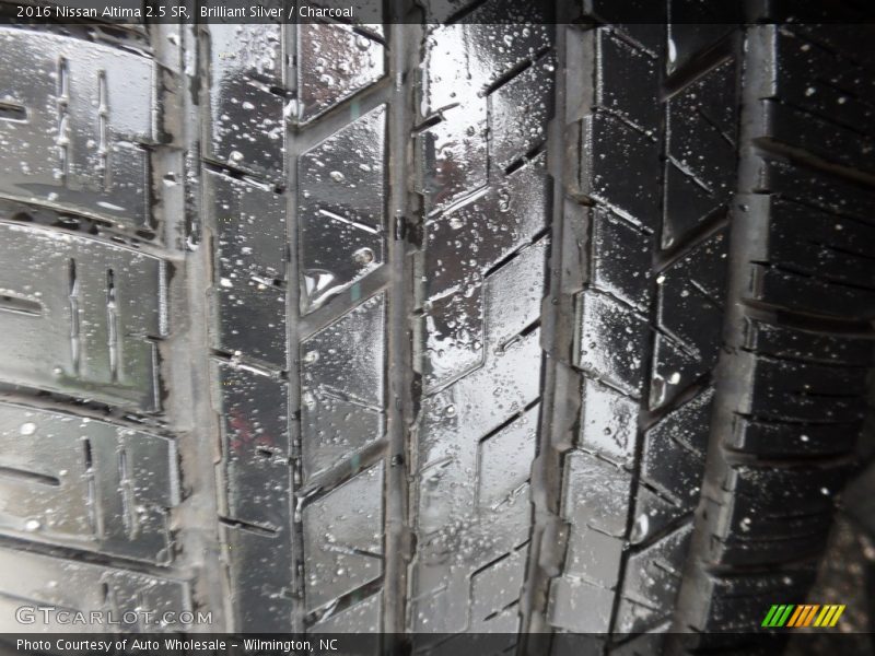 Brilliant Silver / Charcoal 2016 Nissan Altima 2.5 SR