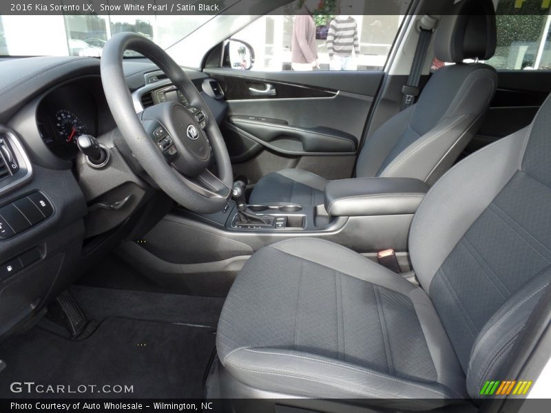 Snow White Pearl / Satin Black 2016 Kia Sorento LX